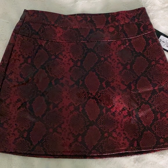 COPY - Faux leather snake print skirt in red and black - Picture 2 of 5